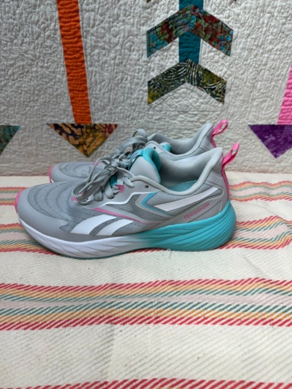 Reebok Verse Woman's Size 9